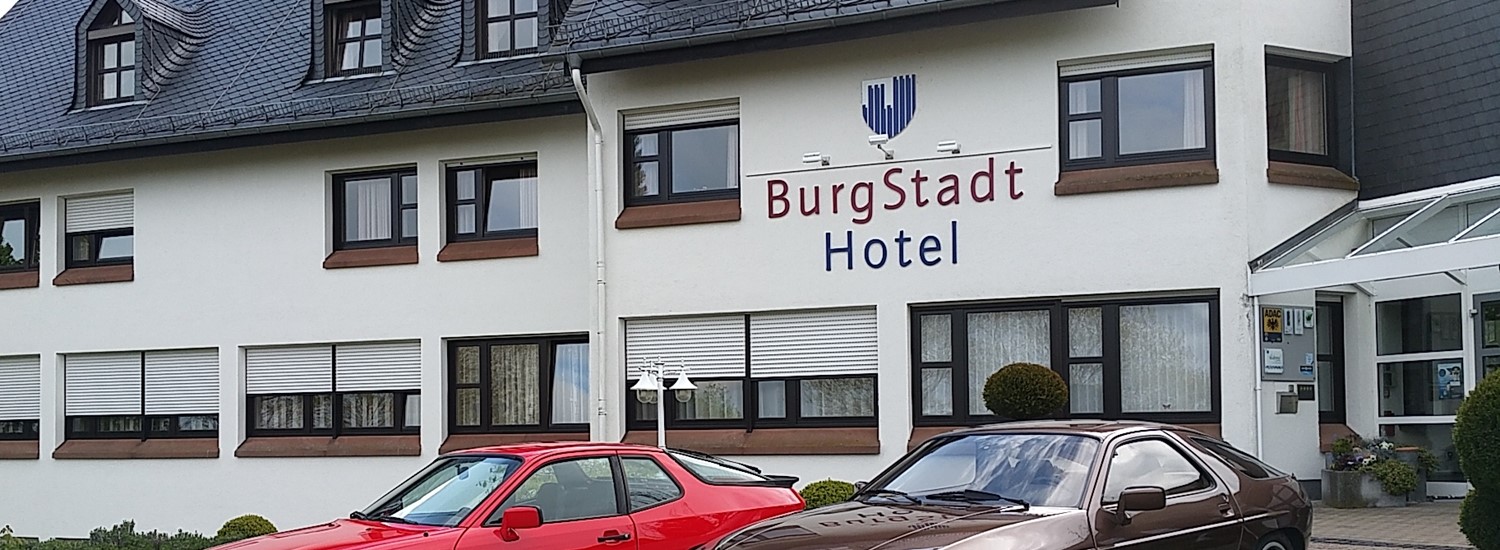 Neckarsulm trifft Zuffenhausen - Unser 1988er Porsche 924S mit seinem älteren großen Bruder - Porsche 928 aus 1980